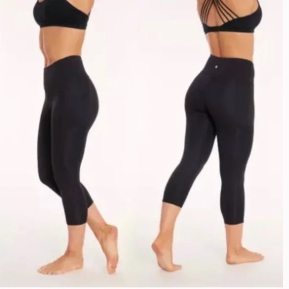 BALLY Total Fitness High Waist Black Leggings with Pockets cropped Size Medium - Picture 1 of 9